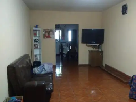 VENTA CASA CON DEPTO EN PASO DEL REY