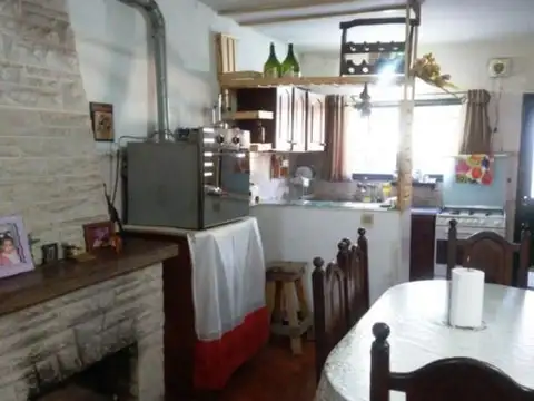 VENTA CASA CON DEPTO EN PASO DEL REY