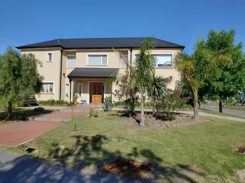 Importante Casa barrio Santa ISabel etapa 1 usd 295.000.-