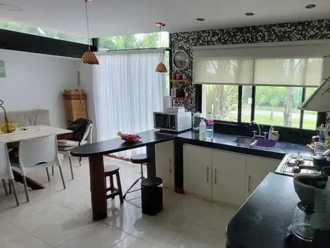 Casa en Alquiler Temporal con 2 cocheras