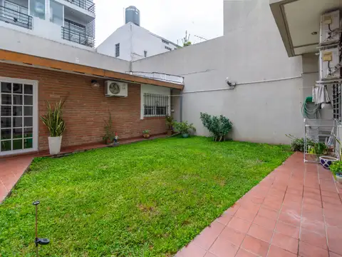 Venta Departamento PB de 3/4 ambientes + Parque y Quincho en Monte Castro