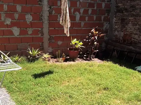 Casa 3 ambientes con 1 baño