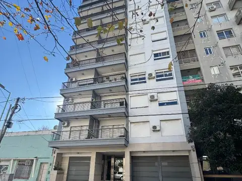 Venta Departamento de 3 Ambientes con Cochera en Banfield