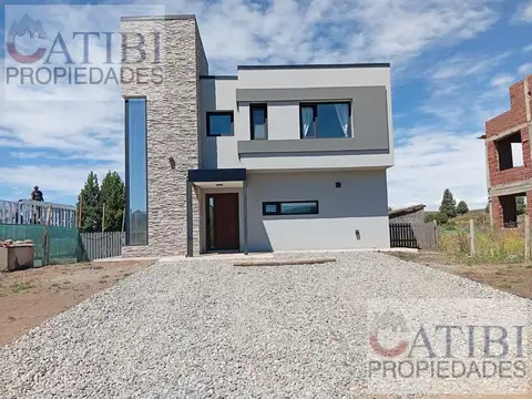 Hermosa Casa en  Solares del Este