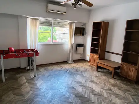 Contrafrente a pulmón verde con terraza propia  Orientación Este con mucho sol