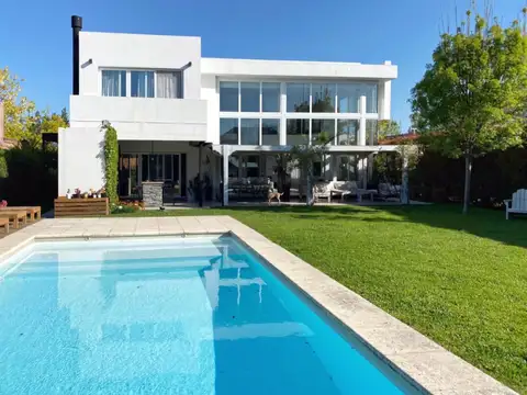 Alquiler temporal casa moderna en Santa Barbara con 4 dormitorios