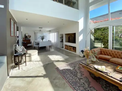 Casa 6 ambientes con 3 baños