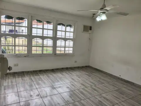 Casa 6 ambientes con 3 baños