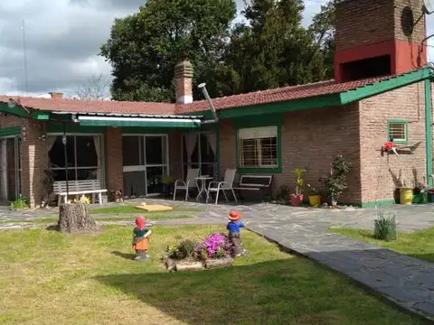 CASA QUINTA DE 4 AMBIENTES DE 1200MT2 EN VENTA - 20 DE JUNIO