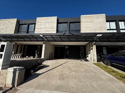Duplex a la venta! La Luisita! Categoría! Con pileta!