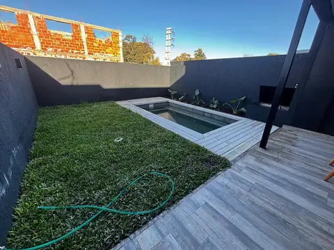 Duplex a la venta! La Luisita! Categoría! Con pileta!
