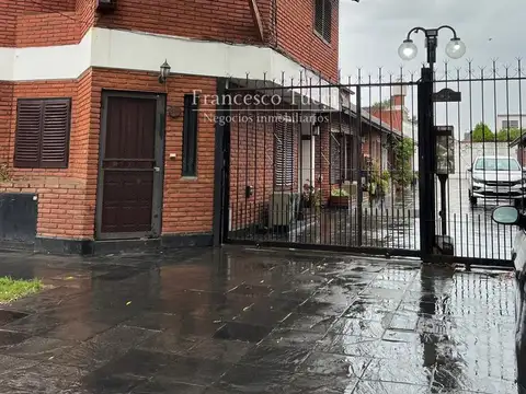 Casa tipo PH en venta 3 ambientes Villa Luzuriaga