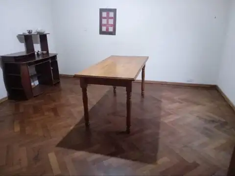 Tres Arroyos: Depto en pleno centro