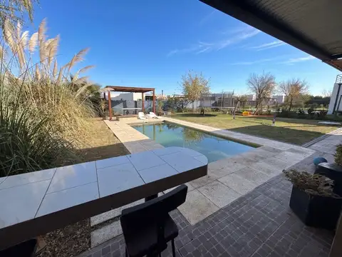 Casa con pileta y parrilla en Santa Isabel - Ingeniero Maschwitz - Escobar