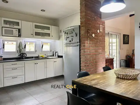Casa en Venta con 3 cocheras