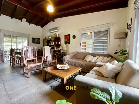 Casa 6 ambientes con 2 baños
