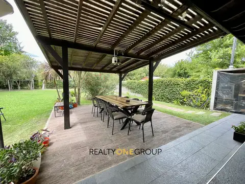 Casa en Venta en Villa Elvira [Cod: 084045]