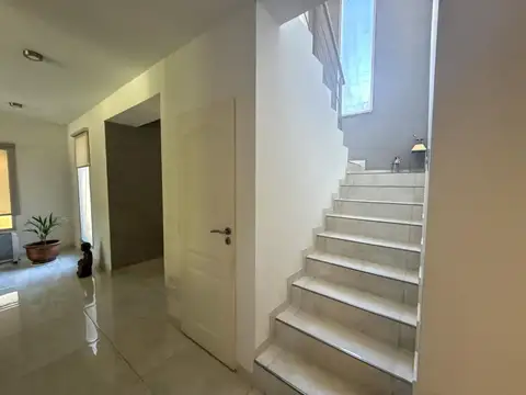 Venta casa  exclusivo barrio Mirasoles con pileta