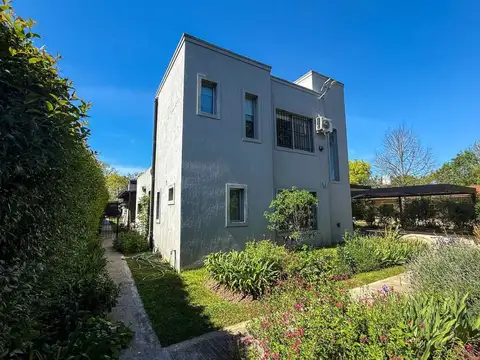 Casa 5 ambientes con 4 baños