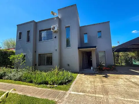 Casa en Venta con 3 cocheras