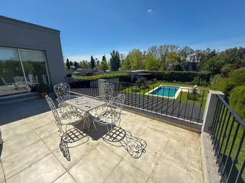 Venta casa  exclusivo barrio Mirasoles con pileta