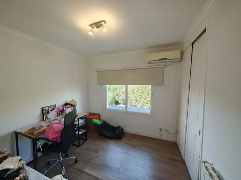 Casa en barrio Los Jazmines, Pilar del Este, APTO CREDITO