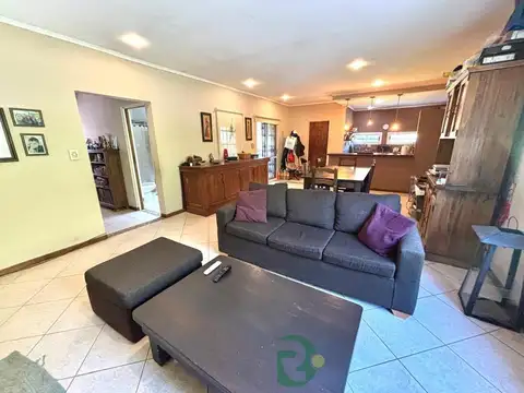 Casa 3 ambientes con 2 baños