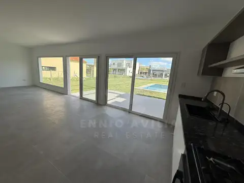 Casa 5 ambientes con 2 baños