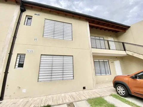 Departamento 2 ambientes con cochera.