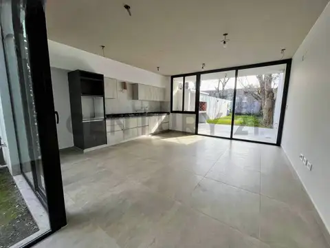 Venta casa 4 AMBIENTES en Ituzaingó Norte