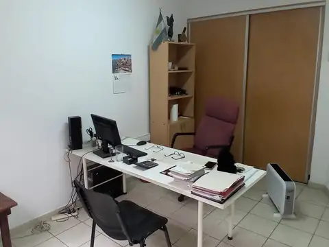 VENTA CASA 4 AMBIENTES FLORESTA OFICINAS PERMUTA