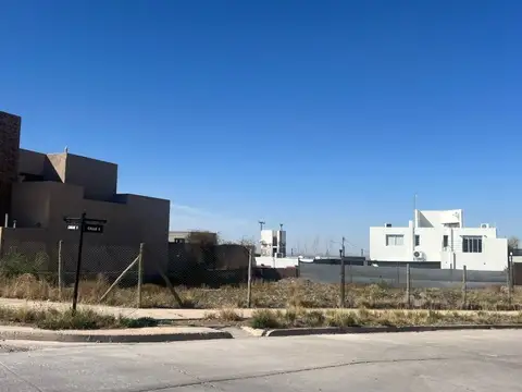HERMOSA CASA EN POZO EN BARRIO PRIVADO LA BASTILLA