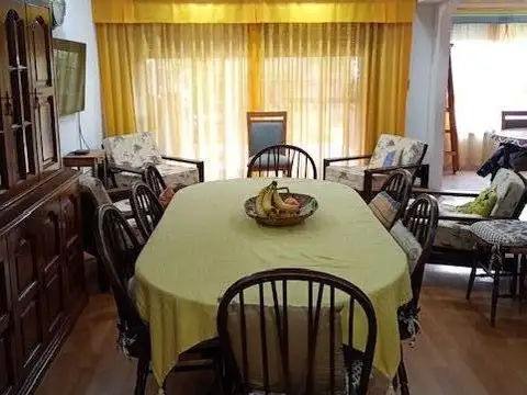 Casa 7 ambientes con 5 baños