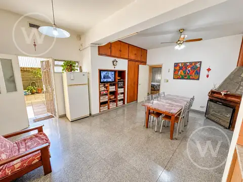 Casa 4 ambientes con 2 baños