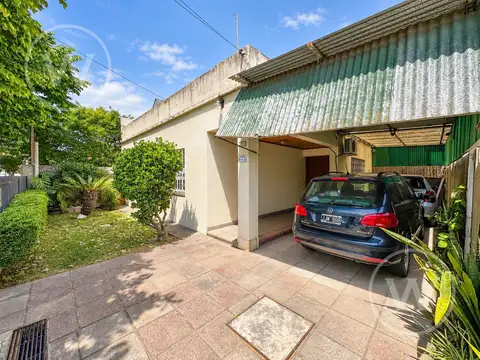 Casa sobre Lote de 489 m² con Segunda Vivienda y 3 Cocheras | Villa Adelina