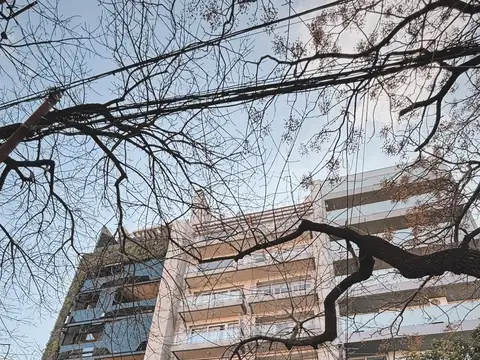 Monoambiente divisible con cochera al frente!