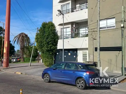 Departamento de 2 dormitorios con cochera en Alquiler