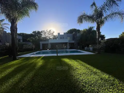 Casa en Venta en El Nacional Club De Campo, USD 400.000