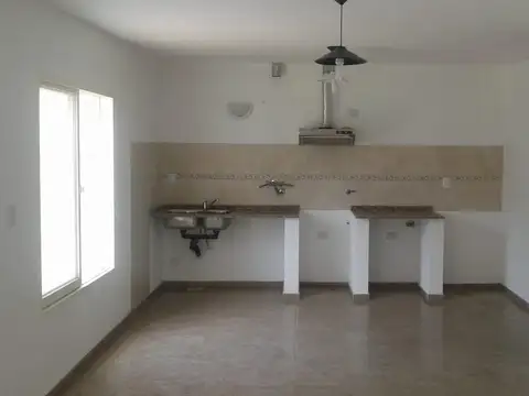 Casa 3 ambientes con 2 baños