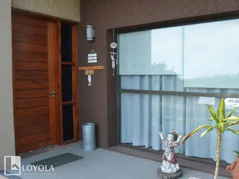 Casa 4 ambientes con 2 baños