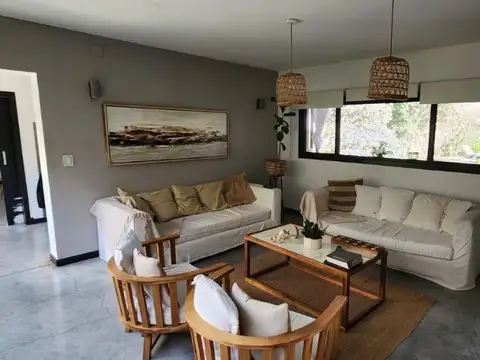 Casa 11 ambientes con 3 baños