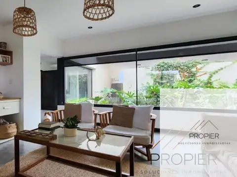 Casa en Venta con 2 cocheras