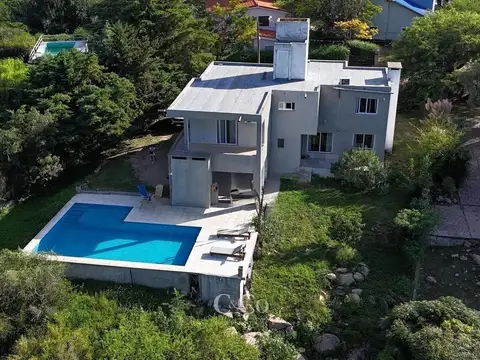 Lago Azul, Villa Santa Cruz del Lago