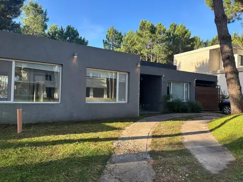 Casa en venta - 3 Dormitorios 3 Baños - 1100mts2 - Pinamar
