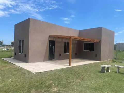Casa 3 ambientes con 1 baño