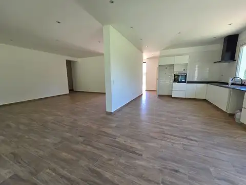 Casa 5 ambientes con 2 baños