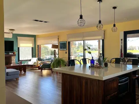 Casa en venta El Cazal-5 Amb-Pileta-Laguna.