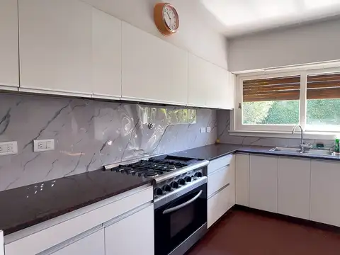 Casa 6 ambientes con 4 baños