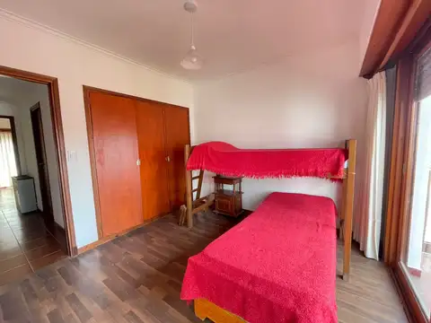 Excelente PH en 1°piso al frente balcón