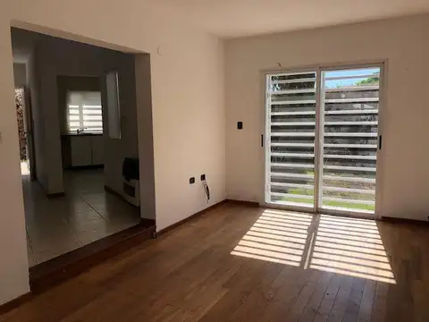 Casa 3 ambientes con 1 baño